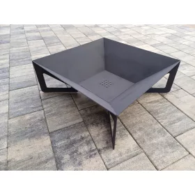 Quadratischer Gartenkamin