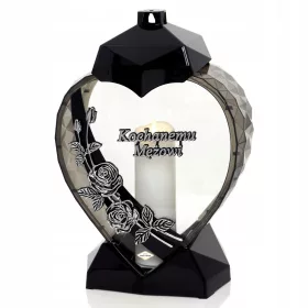    Eine elegante herzförmige Kerze mit einer Rose für meinen Mann, goldfarben