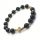  Rosenkranz-Armband an der Hand mit schwarzen Turmalin-Kugeln