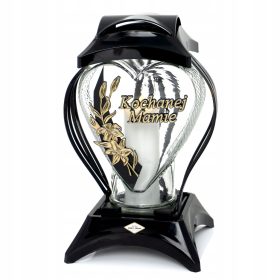    Eine neue Kerze für Mutter in Weiß mit dekorativem Durchbruch in Weiß und Gold