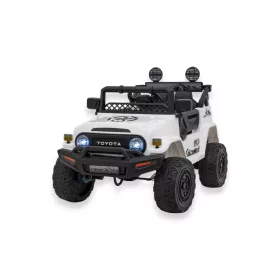  Toyota FJ Cruiser Weißes Fahrzeug