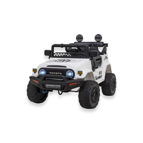  Toyota FJ Cruiser Weißes Fahrzeug