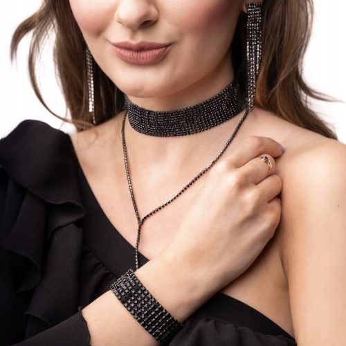  Set aus Halskette, Ohrringen, Armband und schwarzen Zirkonen