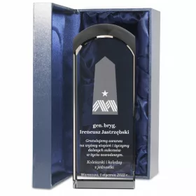    Personalisiertes Geschenk für einen Soldaten – gravierte Kristallstatuette