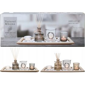  Duftendes Geschenkset auf einem Brett