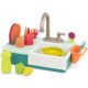 Waschbecken mit funktionierendem Wasserhahn und Zubehör B. Spielzeug