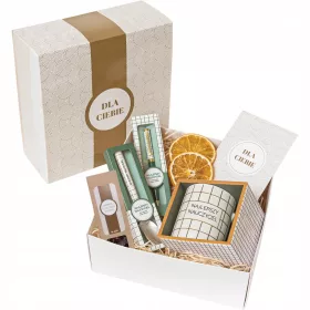   Ein Set mit der Aufschrift BEST TEACHER zum LEHRERTAG, ein Geschenk der Klasse