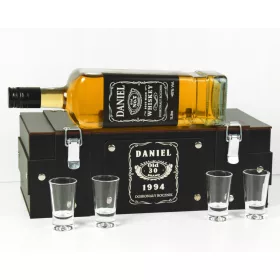   Geschenkbox mit 1-Liter-Flasche und 4 MaszLitra-Alkoholgläsern