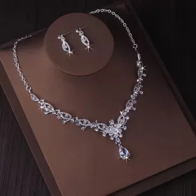    Set Z059 aus silbernen Zirkonen und großem Kristall, Halskette und Ohrringen
