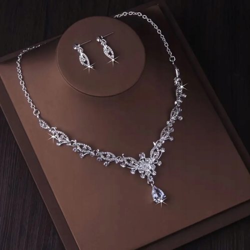  Set Z059 aus silbernen Zirkonen und großem Kristall, Halskette und Ohrringen