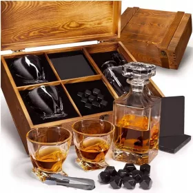    Whisky-Geschenkset in einer Holzkiste, Gläsern, Zange, Stein