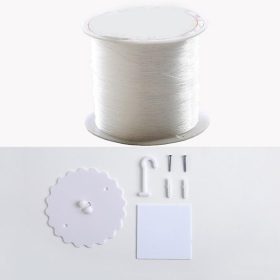    Handgewebte Dekoration mit Rattanballons für ein Kinderzimmer