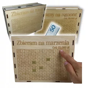    Personalisiertes Sparschwein mit einem Kreuzworträtsel mit dem Ziel, Holz zu retten