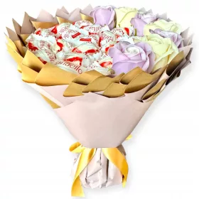   Geschenk zum Geburtstag, Jahrestag, Hochzeit, Namenstag. Strauß Raffaello-Pralinen