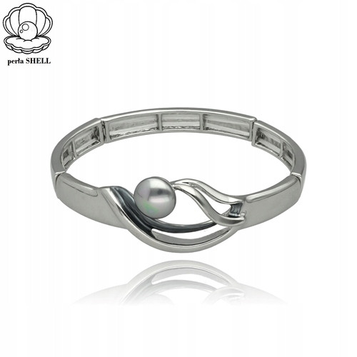  Silbernes Creolenarmband mit dekorativem Element und einer Muschelperle