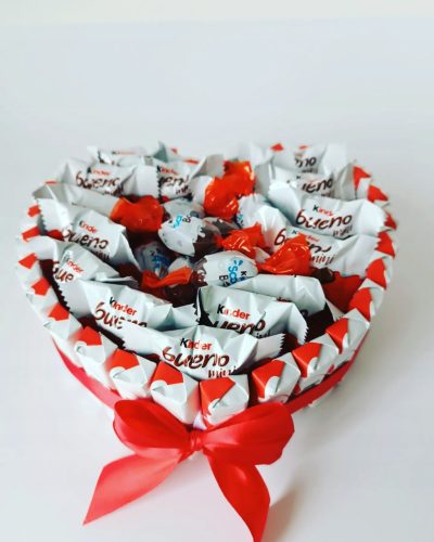  CandyBox-Herz voller Süßigkeiten zum Valentinstag