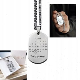    Gravierte Hundemarke als Geschenk in einer Box mit einer Kalender-Halskette