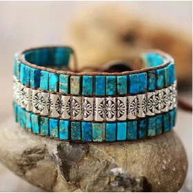    Handgefertigtes Boho-Türkis-Armband mit handgefertigtem Vintage-Türkis-Wickel