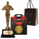  Eine Statuette für einen Lehrer und eine Medaille, ein Geschenkset FÜR EINEN LEHRER, graviert