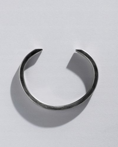  Silbernes steifes Armband DIGNITY 19