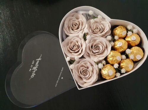  Weihnachtsgeschenkbox, Seifenrosen und Ferrero Rocher