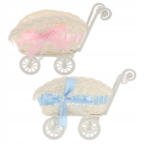  RATTANKORB FÜR SÜSSIGKEITEN UND EINE BLUME IN FORM EINES KINDERWAGENS