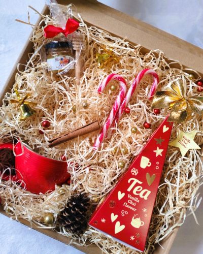 Weihnachtsgeschenkset, große rote Box mit Tee für Opa und Oma
