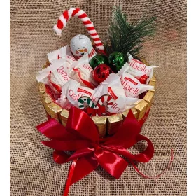    Kuchen mit Pralinen von Merci Rafaello, Weihnachtsgeschenk, Weihnachtsmann, Weihnachten