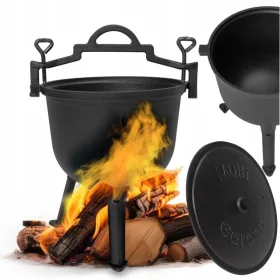    Gusseisenkessel Jagdtopf Ungarisch stehend auf Lagerfeuergrill 10L