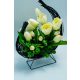 Exklusive Blumenkomposition mit künstlichen, cremefarbenen Tulipanen
