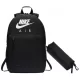 Schwarzer Nike Air Schulrucksack mit Stifteetui und Mesh-Seitentasche