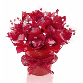  Geschenkstrauß zum Frauentag mit Schokoladenherzen