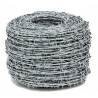 Drahtzaun und Stacheldraht