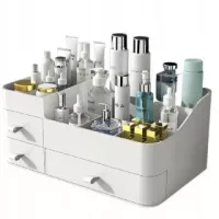 Tassen und Behälter für das Badezimmer 